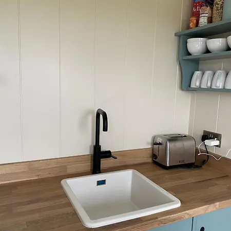 Chalet Burren Garden Glamping Hut Boston