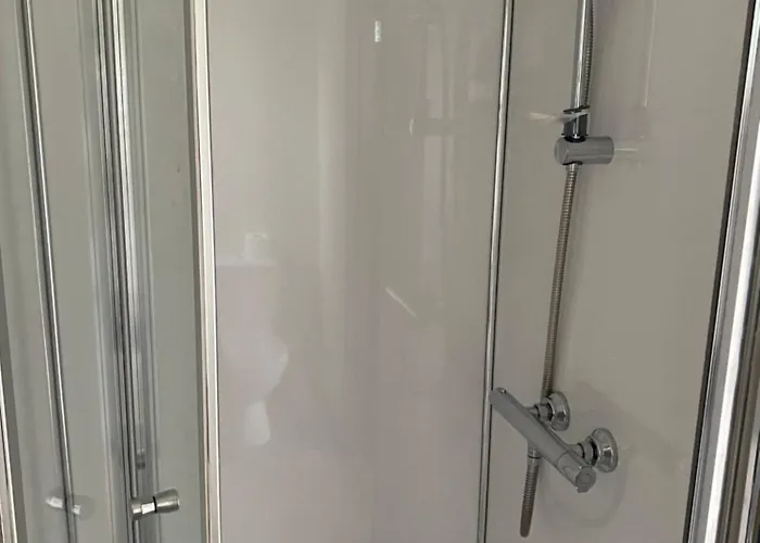 1 Bed Pod - Sleeps 2 - Pets - Garden - Parking *