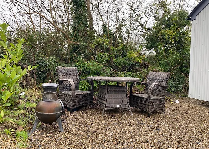 Chalet 1 Bed Pod - Sleeps 2 - Pets - Garden - Parking